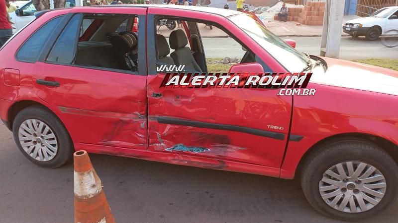 Mulher fraturou braço e perna em acidente de trânsito nesta tarde em Rolim de Moura Mulher fraturou braço e perna em acidente de trânsito nesta tarde em Rolim de Moura