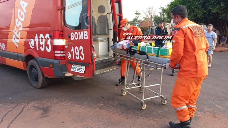Mulher fraturou braço e perna em acidente de trânsito nesta tarde em Rolim de Moura Mulher fraturou braço e perna em acidente de trânsito nesta tarde em Rolim de Moura