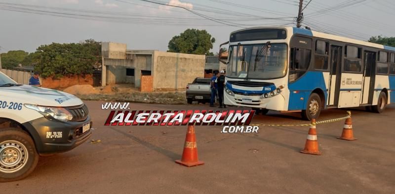No terceiro acidente do dia, carro foi atingido por ônibus no bairro São Cristóvão em Rolim de Moura No terceiro acidente do dia, carro foi atingido por ônibus no bairro São Cristóvão em Rolim de Moura