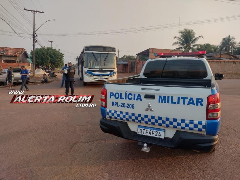 No terceiro acidente do dia, carro foi atingido por ônibus no bairro São Cristóvão em Rolim de Moura No terceiro acidente do dia, carro foi atingido por ônibus no bairro São Cristóvão em Rolim de Moura