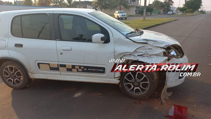 No terceiro acidente do dia, motorista de Uno bateu em caminhonete estacionada no Centro de Rolim de Moura No terceiro acidente do dia, motorista de Uno bateu em caminhonete estacionada no Centro de Rolim de Moura