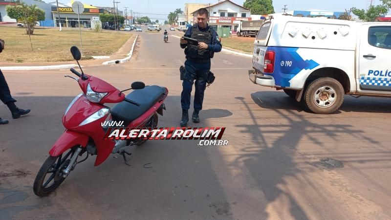 PM registrou acidente envolvendo carro e moto nesta manhã no Centro de Rolim e Moura PM registrou acidente envolvendo carro e moto nesta manhã no Centro de Rolim e Moura