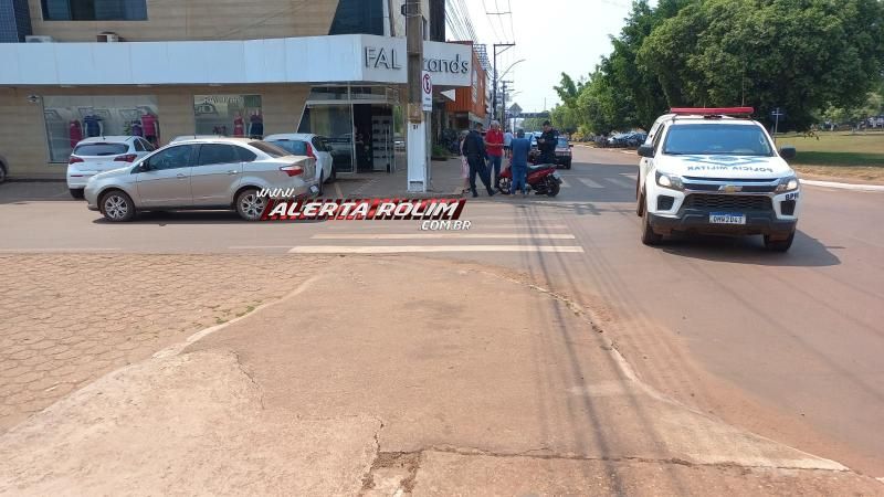 PM registrou acidente envolvendo carro e moto nesta manhã no Centro de Rolim e Moura PM registrou acidente envolvendo carro e moto nesta manhã no Centro de Rolim e Moura