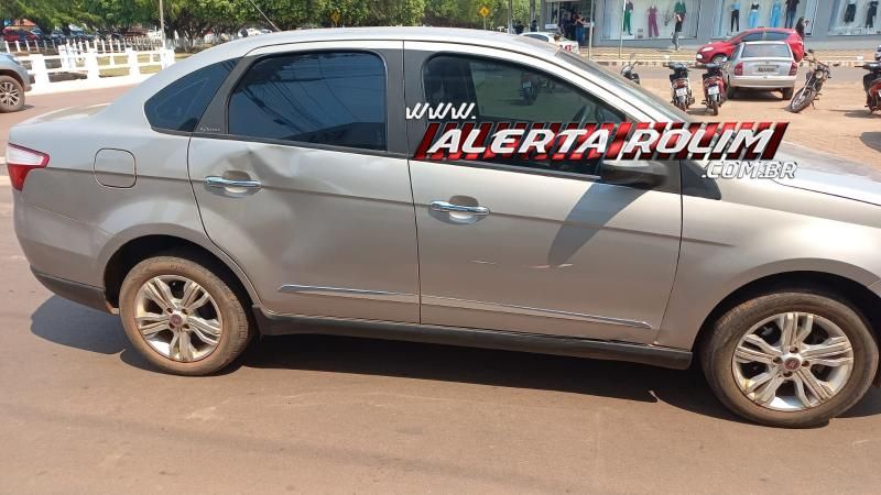 PM registrou acidente envolvendo carro e moto nesta manhã no Centro de Rolim e Moura PM registrou acidente envolvendo carro e moto nesta manhã no Centro de Rolim e Moura