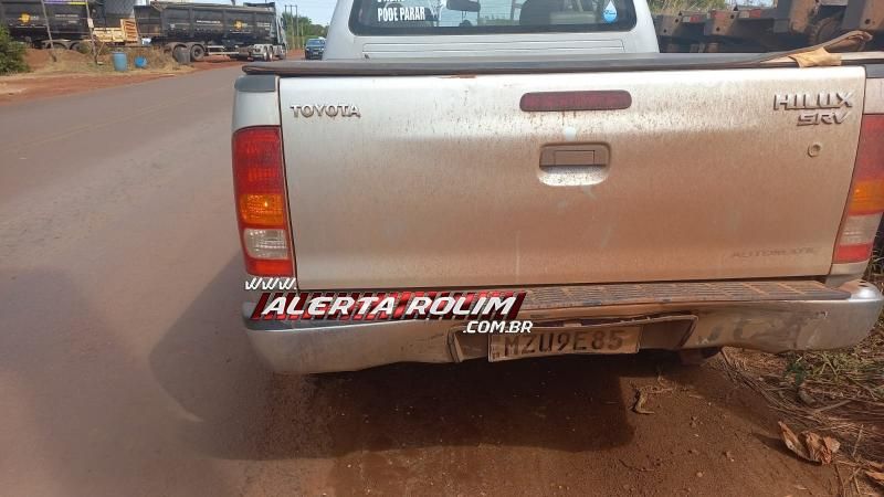 Primeiro acidente do dia foi colisão traseira entre dois carros, em Rolim de Moura Primeiro acidente do dia foi colisão traseira entre dois carros, em Rolim de Moura