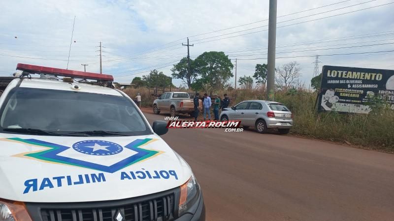 Primeiro acidente do dia foi colisão traseira entre dois carros, em Rolim de Moura Primeiro acidente do dia foi colisão traseira entre dois carros, em Rolim de Moura