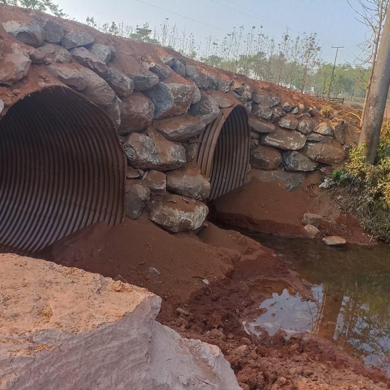 Secretaria de Obras de Rolim de Moura conclui substituição de pontes de madeira por Tubos Armcos na Linha 200 Lado Sul Secretaria de Obras de Rolim de Moura conclui substituição de pontes de madeira por Tubos Armcos na Linha 200 Lado Sul