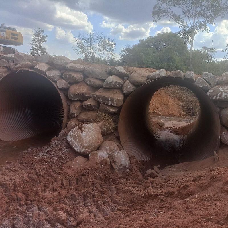 Secretaria de Obras de Rolim de Moura conclui substituição de pontes de madeira por Tubos Armcos na Linha 200 Lado Sul Secretaria de Obras de Rolim de Moura conclui substituição de pontes de madeira por Tubos Armcos na Linha 200 Lado Sul