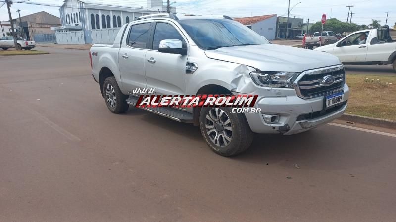 Segundo acidente do dia envolveu caminhonete e moto e deixou mulher ferida, em Rolim de Moura Segundo acidente do dia envolveu caminhonete e moto e deixou mulher ferida, em Rolim de Moura