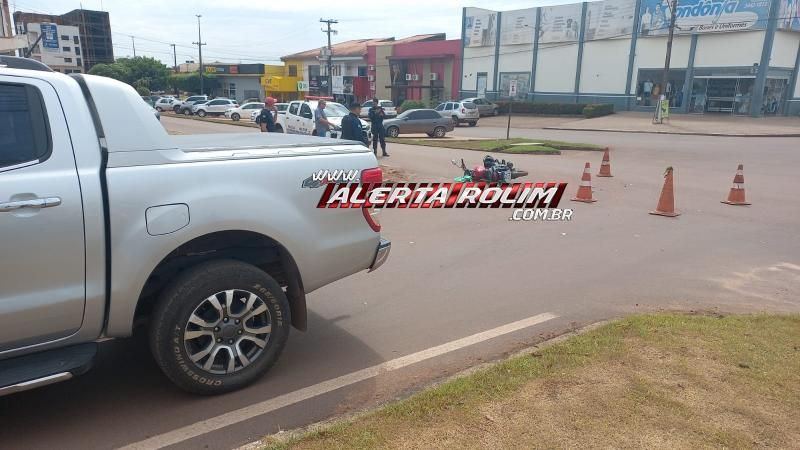 Segundo acidente do dia envolveu caminhonete e moto e deixou mulher ferida, em Rolim de Moura Segundo acidente do dia envolveu caminhonete e moto e deixou mulher ferida, em Rolim de Moura