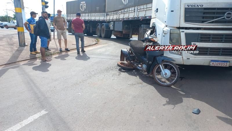 Segundo acidente do dia envolveu carreta e moto e deixou idoso com fratura na perna, em Rolim de Moura Segundo acidente do dia envolveu carreta e moto e deixou idoso com fratura na perna, em Rolim de Moura