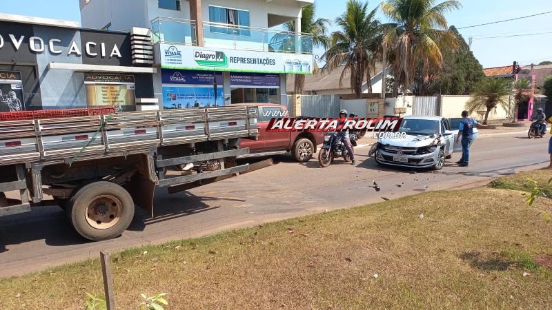 Segundo acidente do dia também foi colisão entre carro e caminhão em Rolim de Moura Segundo acidente do dia também foi colisão entre carro e caminhão em Rolim de Moura