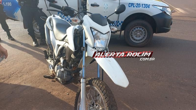Terceiro acidente do dia deixou condutora de moto ferida em Rolim de Moura Terceiro acidente do dia deixou condutora de moto ferida em Rolim de Moura