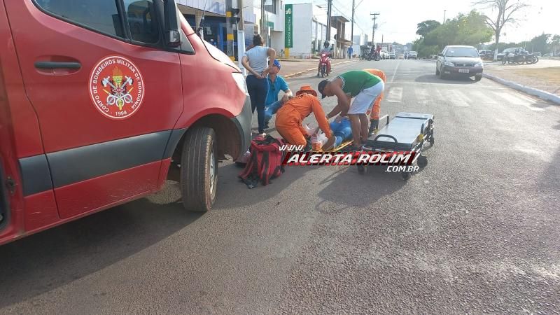 Terceiro acidente do dia deixou condutora de moto ferida em Rolim de Moura Terceiro acidente do dia deixou condutora de moto ferida em Rolim de Moura