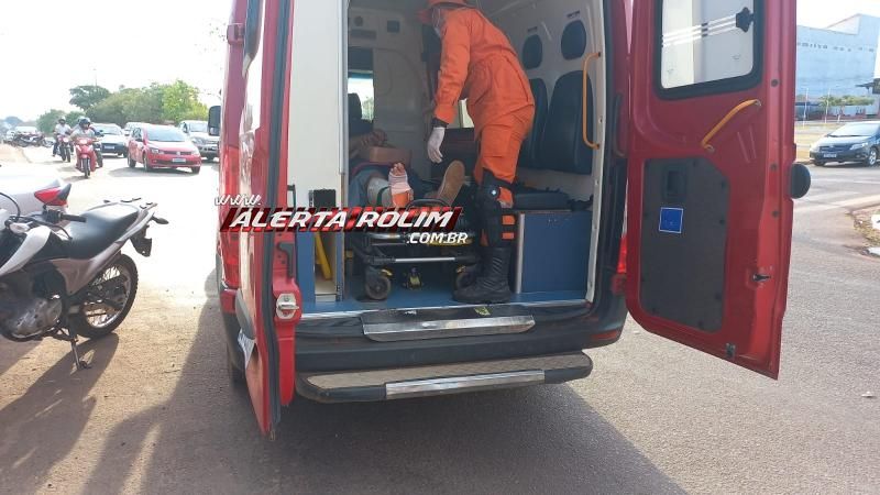 Terceiro acidente do dia deixou condutora de moto ferida em Rolim de Moura Terceiro acidente do dia deixou condutora de moto ferida em Rolim de Moura