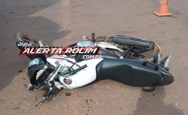 Terceiro acidente do dia envolveu caminhão e motocicleta e deixou mulher ferida no bairro Cidade Alta em Rolim de Moura Terceiro acidente do dia envolveu caminhão e motocicleta e deixou mulher ferida no bairro Cidade Alta em Rolim de Moura