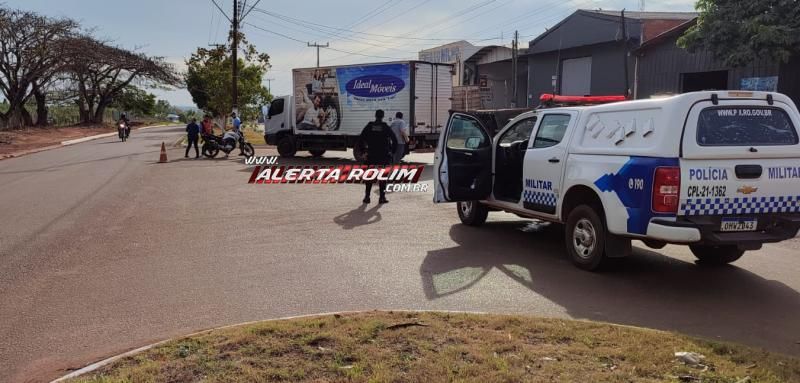 Terceiro acidente do dia envolveu caminhão e motocicleta e deixou mulher ferida no bairro Cidade Alta em Rolim de Moura Terceiro acidente do dia envolveu caminhão e motocicleta e deixou mulher ferida no bairro Cidade Alta em Rolim de Moura