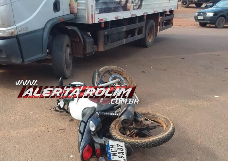 Terceiro acidente do dia envolveu caminhão e motocicleta e deixou mulher ferida no bairro Cidade Alta em Rolim de Moura Terceiro acidente do dia envolveu caminhão e motocicleta e deixou mulher ferida no bairro Cidade Alta em Rolim de Moura