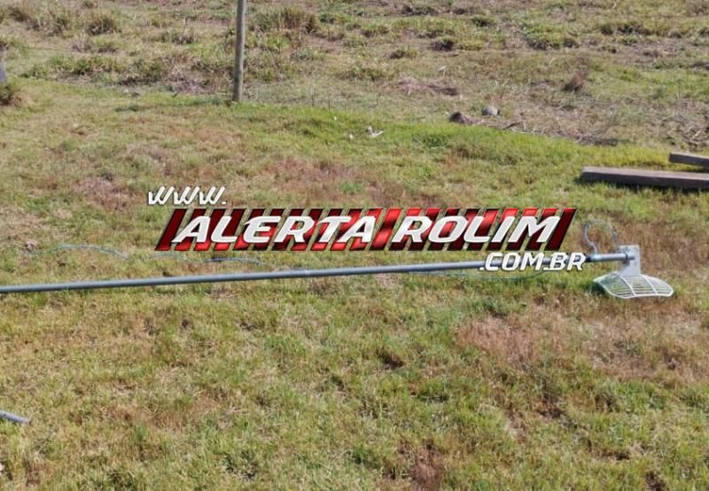 TRAGÉDIA – Funcionário de empresa de internet morreu, após sofrer descarga elétrica, enquanto trabalhava na Zona Rural de Rolim de Moura TRAGÉDIA – Funcionário de empresa de internet morreu, após sofrer descarga elétrica, enquanto trabalhava na Zona Rural de Rolim de Moura