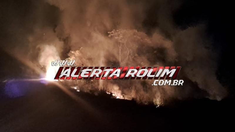 Veículo e vegetação incendiaram, após acidente de casal rolimourense, na área rural de Nova Brasilândia Veículo e vegetação incendiaram, após acidente de casal rolimourense, na área rural de Nova Brasilândia