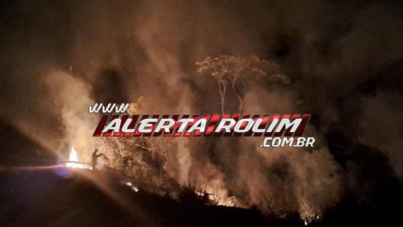 Veículo e vegetação incendiaram, após acidente de casal rolimourense, na área rural de Nova Brasilândia Veículo e vegetação incendiaram, após acidente de casal rolimourense, na área rural de Nova Brasilândia
