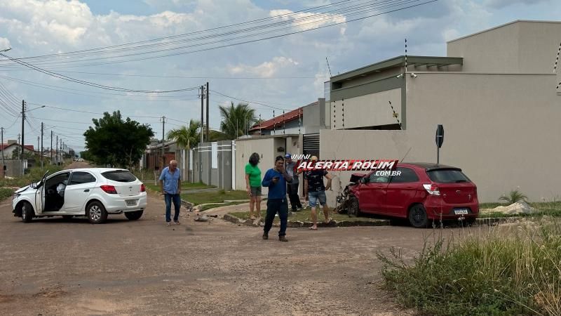 Acidente de trânsito envolvendo dois carros foi registrado no Jequitibá em Rolim de Moura; veja o vídeo da colisão Acidente de trânsito envolvendo dois carros foi registrado no Jequitibá em Rolim de Moura; veja o vídeo da colisão
