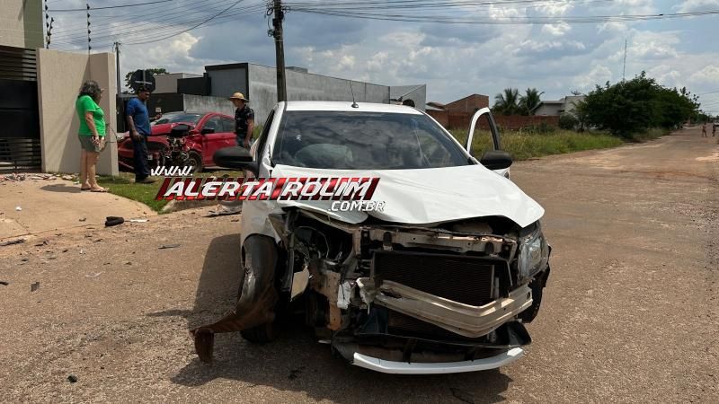 Acidente de trânsito envolvendo dois carros foi registrado no Jequitibá em Rolim de Moura; veja o vídeo da colisão Acidente de trânsito envolvendo dois carros foi registrado no Jequitibá em Rolim de Moura; veja o vídeo da colisão