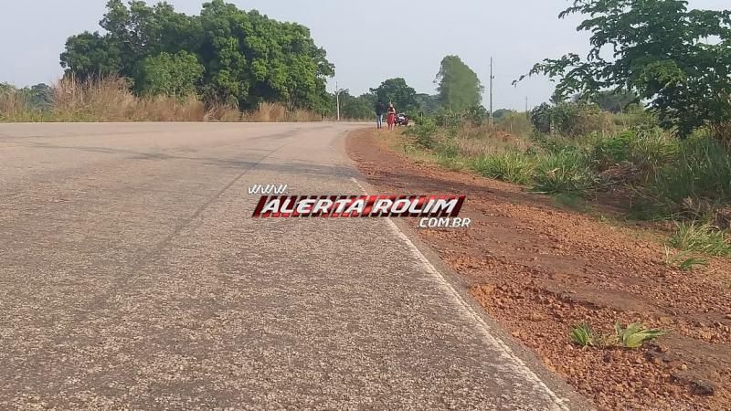 Carro ocupado com 06 pessoas capotou na RO 383, próximo a ponte sobre o Rio São Pedro em Cacoal Carro ocupado com 06 pessoas capotou na RO 383, próximo a ponte sobre o Rio São Pedro em Cacoal
