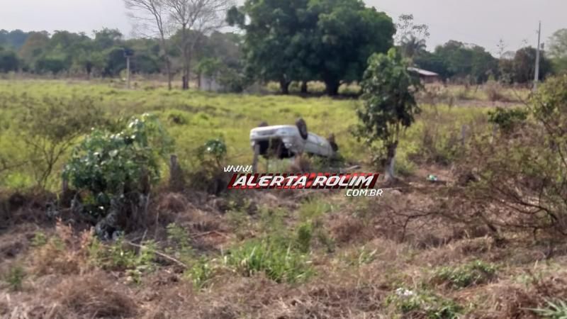 Carro ocupado com 06 pessoas capotou na RO 383, próximo a ponte sobre o Rio São Pedro em Cacoal Carro ocupado com 06 pessoas capotou na RO 383, próximo a ponte sobre o Rio São Pedro em Cacoal