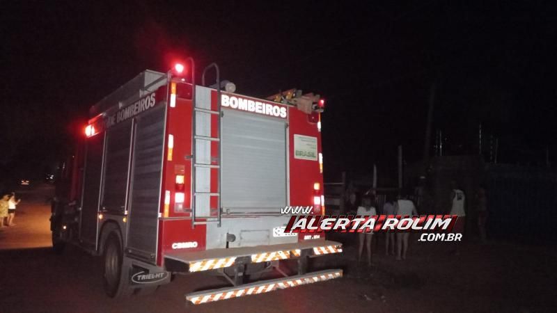 Casa, utilizada por usuário de drogas, foi incendiada no bairro Beira Rio em Rolim de Moura Casa, utilizada por usuário de drogas, foi incendiada no bairro Beira Rio em Rolim de Moura