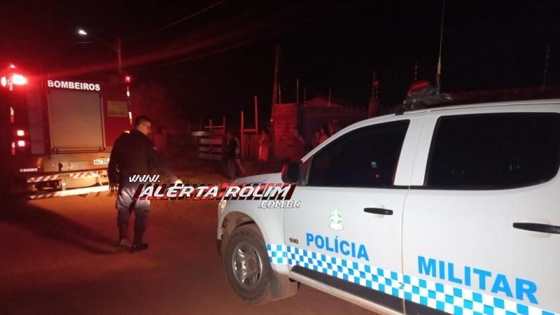 Casa, utilizada por usuário de drogas, foi incendiada no bairro Beira Rio em Rolim de Moura Casa, utilizada por usuário de drogas, foi incendiada no bairro Beira Rio em Rolim de Moura