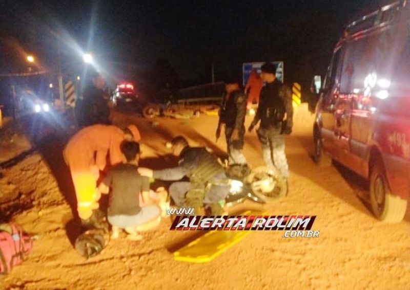 Colisão entre duas motos na ponte do Rio Anta deixou mulher com fratura no braço, em Rolim de Moura Colisão entre duas motos na ponte do Rio Anta deixou mulher com fratura no braço, em Rolim de Moura
