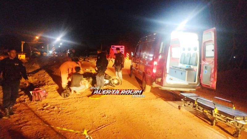 Colisão entre duas motos na ponte do Rio Anta deixou mulher com fratura no braço, em Rolim de Moura Colisão entre duas motos na ponte do Rio Anta deixou mulher com fratura no braço, em Rolim de Moura
