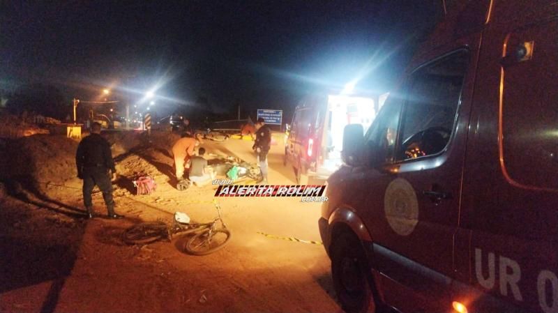 Colisão entre duas motos na ponte do Rio Anta deixou mulher com fratura no braço, em Rolim de Moura Colisão entre duas motos na ponte do Rio Anta deixou mulher com fratura no braço, em Rolim de Moura