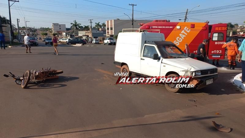 Condutora de moto ficou ferida ao ser atingida por carro nesta tarde em Rolim de Moura Condutora de moto ficou ferida ao ser atingida por carro nesta tarde em Rolim de Moura