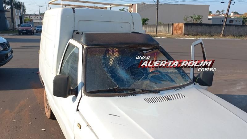 Condutora de moto ficou ferida ao ser atingida por carro nesta tarde em Rolim de Moura Condutora de moto ficou ferida ao ser atingida por carro nesta tarde em Rolim de Moura
