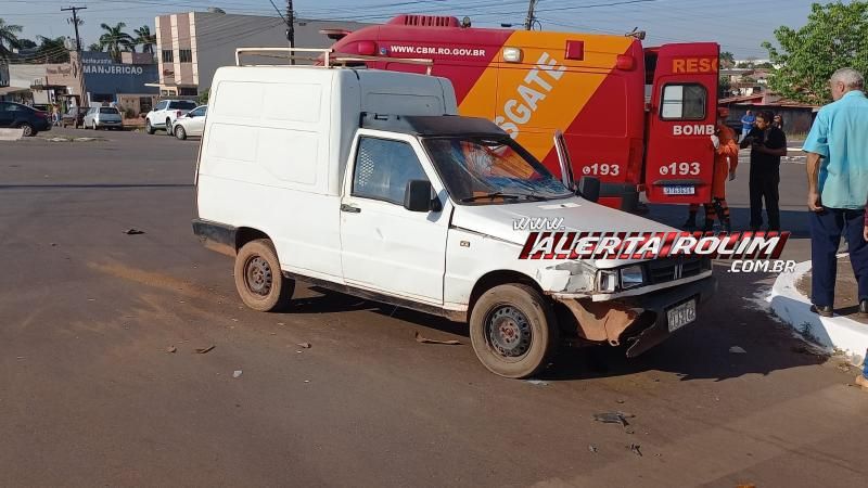 Condutora de moto ficou ferida ao ser atingida por carro nesta tarde em Rolim de Moura Condutora de moto ficou ferida ao ser atingida por carro nesta tarde em Rolim de Moura