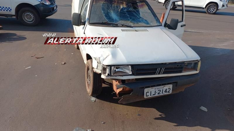 Condutora de moto ficou ferida ao ser atingida por carro nesta tarde em Rolim de Moura Condutora de moto ficou ferida ao ser atingida por carro nesta tarde em Rolim de Moura