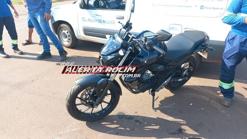 Condutora de moto foi socorrida após ser atingida por carro nesta manhã em Rolim de Moura; assista ao vídeo da colisão Condutora de moto foi socorrida após ser atingida por carro nesta manhã em Rolim de Moura; assista ao vídeo da colisão