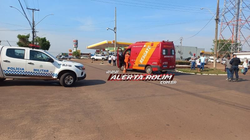 Condutora de moto foi socorrida após ser atingida por carro nesta manhã em Rolim de Moura; assista ao vídeo da colisão Condutora de moto foi socorrida após ser atingida por carro nesta manhã em Rolim de Moura; assista ao vídeo da colisão