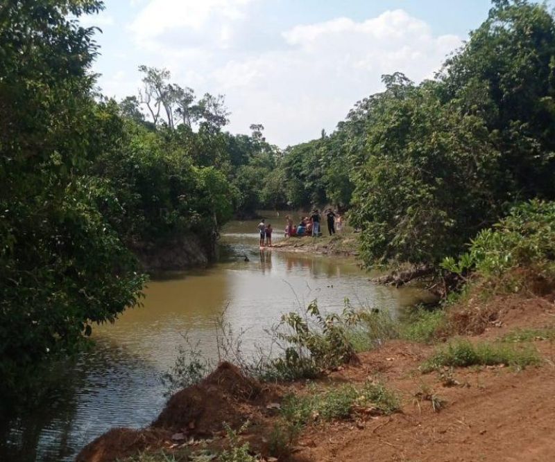 Homem morreu afogado após descarga elétrica de peixe no Rio São Domingos em Costa Marques Homem morreu afogado após descarga elétrica de peixe no Rio São Domingos em Costa Marques