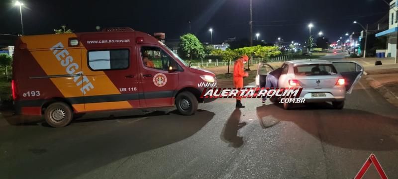 Motociclista ficou ferido após avançar preferencial e ser atingido por carro, em Rolim de Moura - Veja o vídeo da colisão Motociclista ficou ferido após avançar preferencial e ser atingido por carro, em Rolim de Moura - Veja o vídeo da colisão