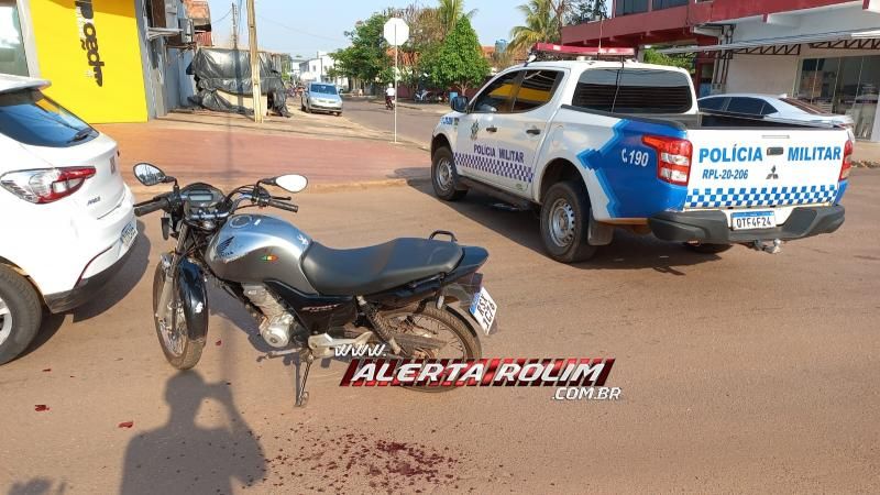 Motociclista foi socorrido após bater na traseira de carro nesta manhã em Rolim de Moura Motociclista foi socorrido após bater na traseira de carro nesta manhã em Rolim de Moura