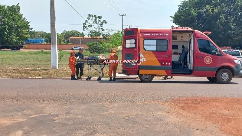 Motociclista sofreu queda ao ser fechado por caminhão na Avenida 25 de Agosto, em Rolim de Moura Motociclista sofreu queda ao ser fechado por caminhão na Avenida 25 de Agosto, em Rolim de Moura