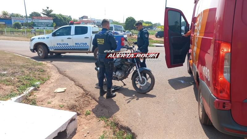 Motociclista sofreu queda ao ser fechado por caminhão na Avenida 25 de Agosto, em Rolim de Moura Motociclista sofreu queda ao ser fechado por caminhão na Avenida 25 de Agosto, em Rolim de Moura