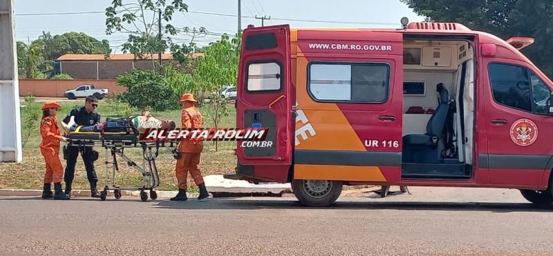Motociclista sofreu queda ao ser fechado por caminhão na Avenida 25 de Agosto, em Rolim de Moura Motociclista sofreu queda ao ser fechado por caminhão na Avenida 25 de Agosto, em Rolim de Moura
