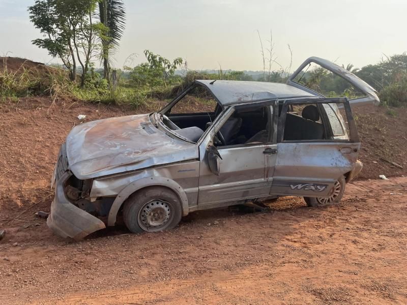 Motorista morreu após carro capotar em Nova Mamoré Motorista morreu após carro capotar em Nova Mamoré