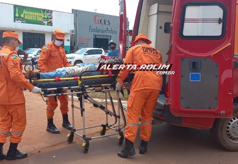 No terceiro acidente do dia, delivery foi socorrido pelos bombeiros após colisão entre motos, em Rolim de Moura No terceiro acidente do dia, delivery foi socorrido pelos bombeiros após colisão entre motos, em Rolim de Moura