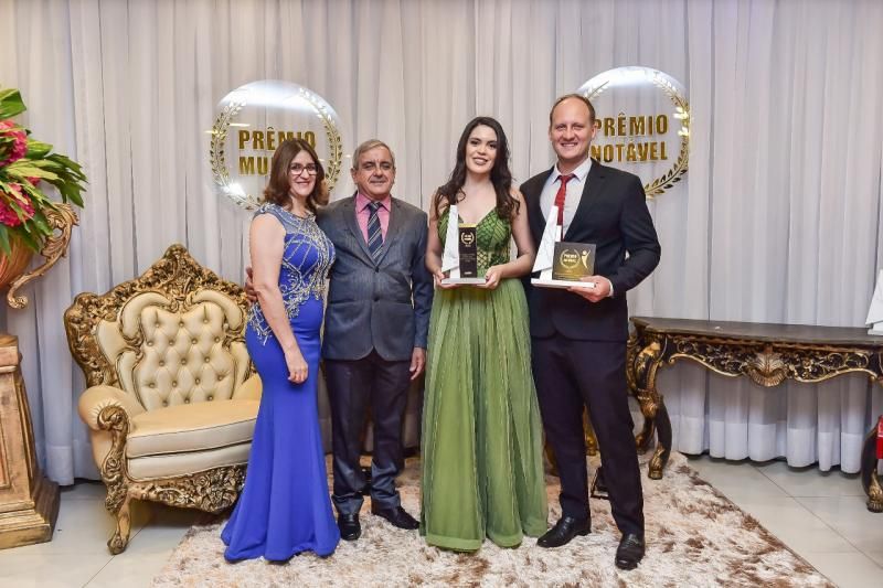 Prêmio Mulher e Prêmio Notável reuniu os melhores em Rolim de Moura; confira as fotos Prêmio Mulher e Prêmio Notável reuniu os melhores em Rolim de Moura; confira as fotos