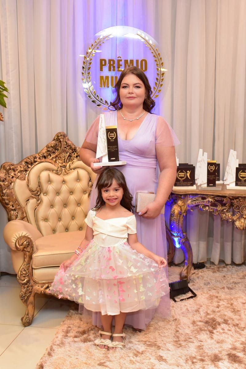 Prêmio Mulher e Prêmio Notável reuniu os melhores em Rolim de Moura; confira as fotos Prêmio Mulher e Prêmio Notável reuniu os melhores em Rolim de Moura; confira as fotos